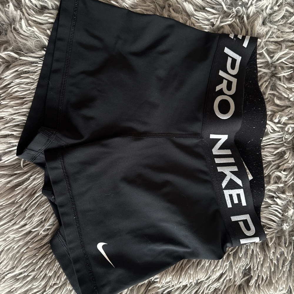 WMNS NIKE PRO SHORTS SIZE S
